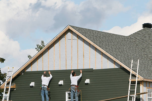 Professional Vinyl Siding technician working in Bound Brook, NJ